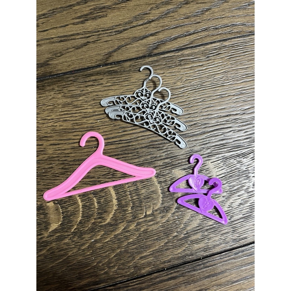 VINTAGE & OTHER BARBIE DOLL 6 PLASTIC CLOTHES HANGERS ACCESSORIES